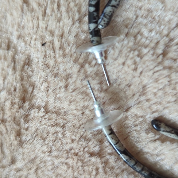 Python earring & bracelet set - Picture 4 of 5